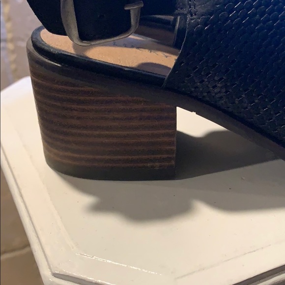 Lucky Brand shoes - Picture 3 of 4